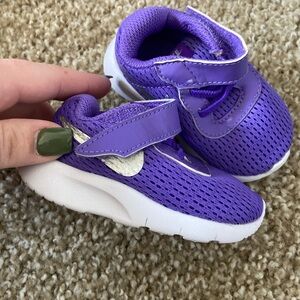 Size 3C baby girl, purple Nike shoes, Velcro war once or twice has not walked in